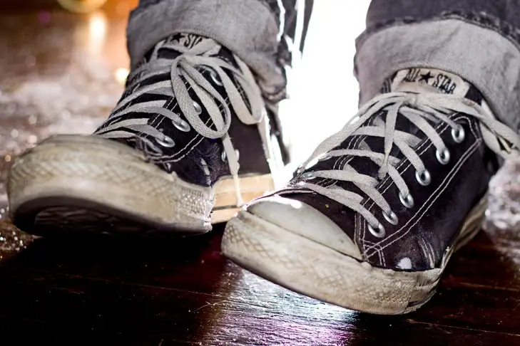 How Do You Clean Dirty Black Converse?