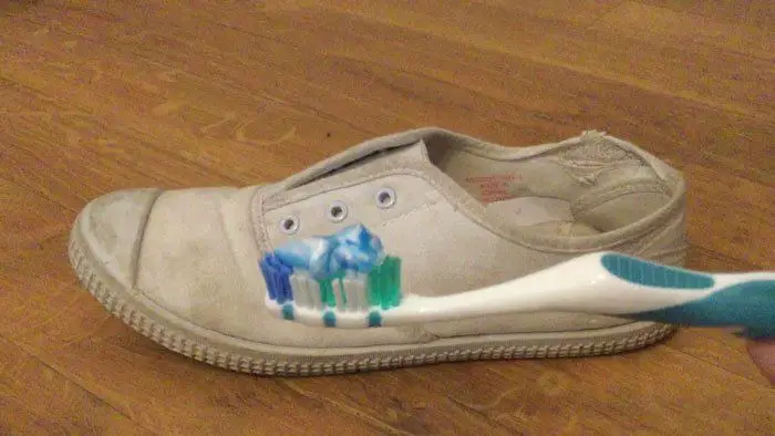 Can Toothpaste Remove Yellow Stains from Shoes